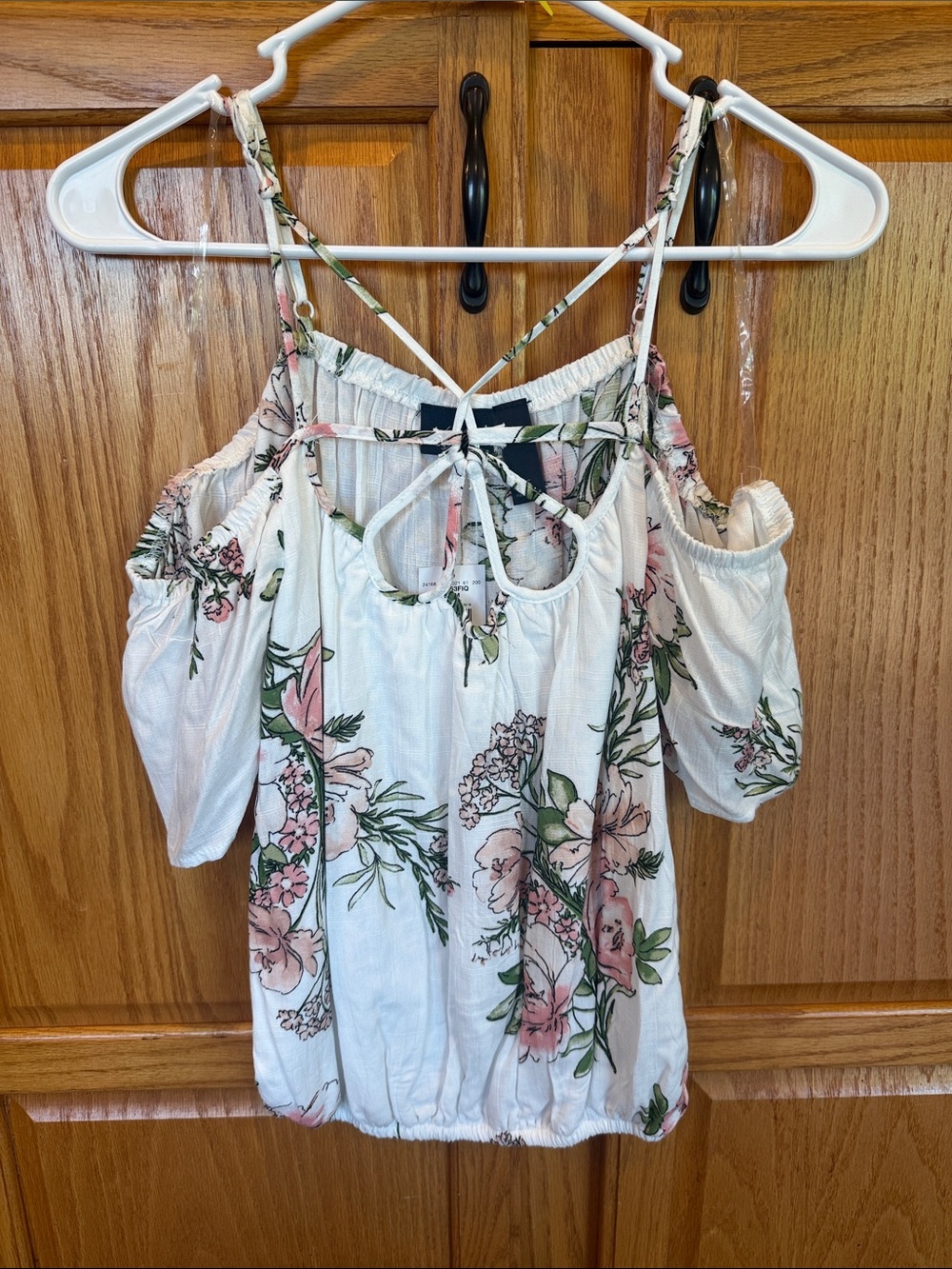719 Daytrip Buckle XS White Pink Floral Cold Shoulder Strappy Top NWT